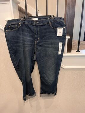 Signature by Levi Strauss Dark Blue Relaxed Women’s 24w Mid-Rise Capri Jeans